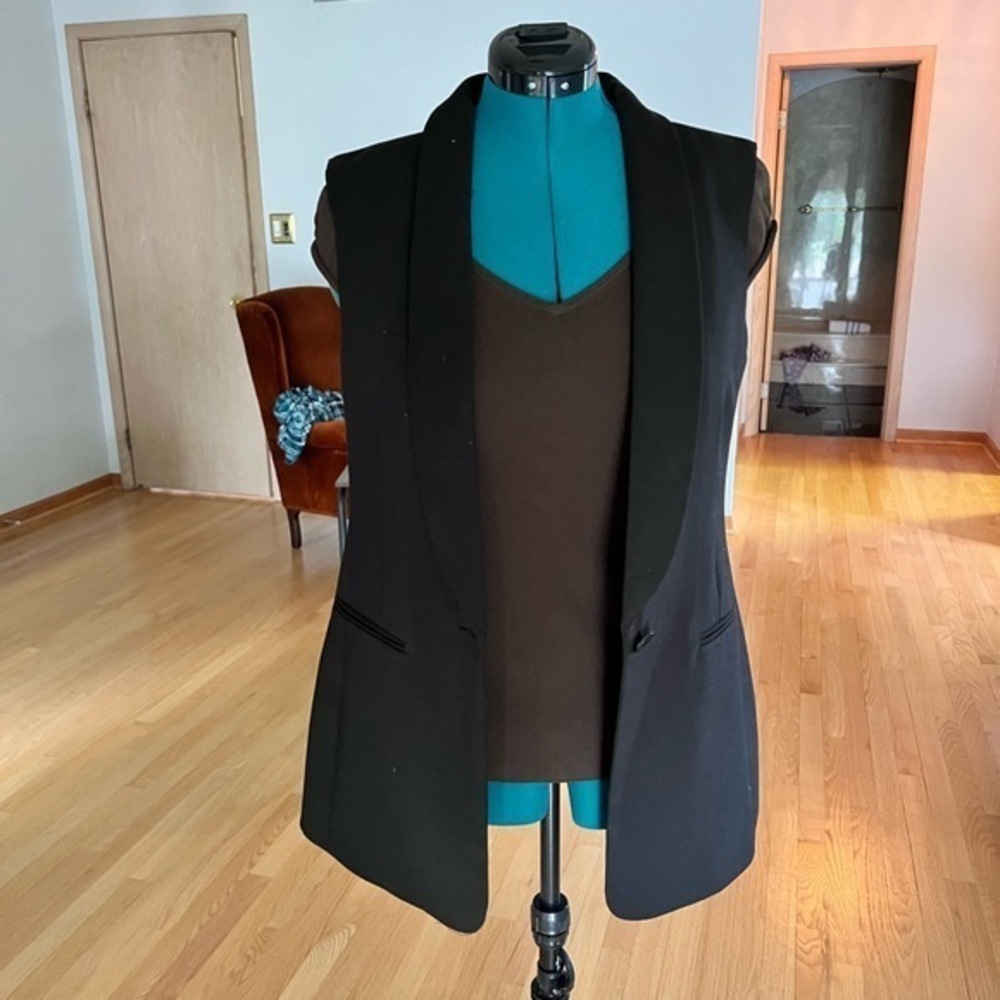 Bcbg vest with zipper on the back
